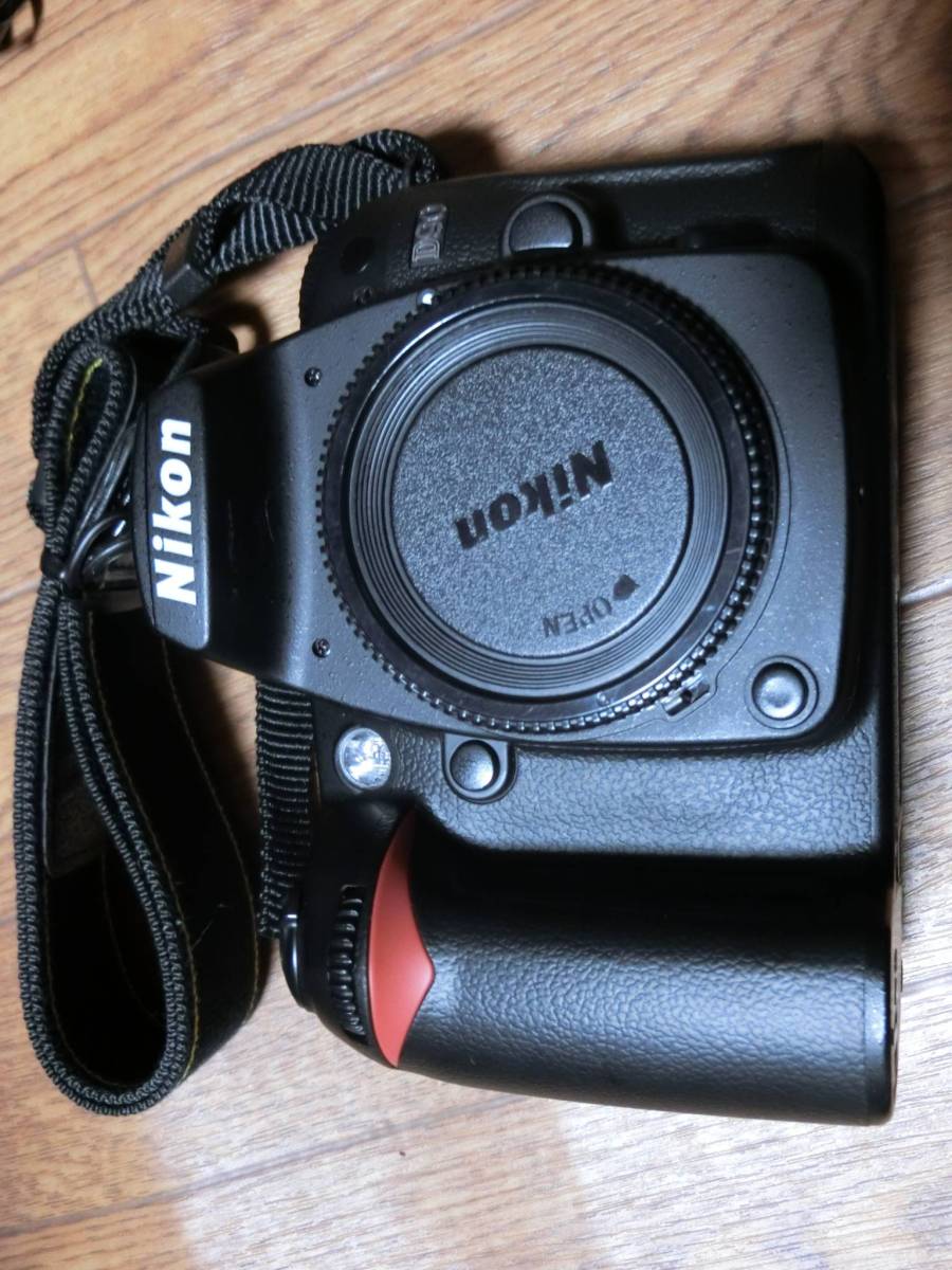 1円［電源つきます・充電器、ストラップ付き］ NIKON D90 ボディ