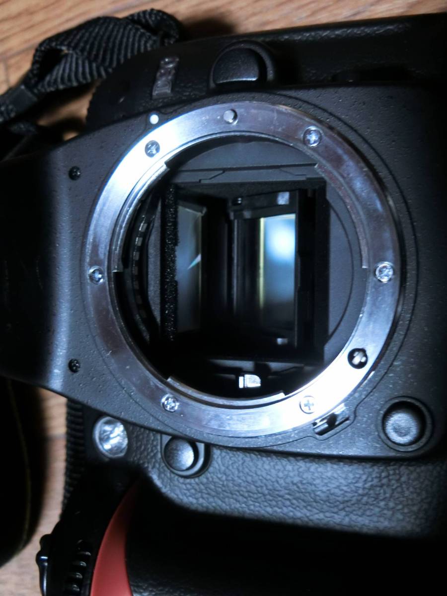 1円［電源つきます・充電器、ストラップ付き］ NIKON D90 ボディ