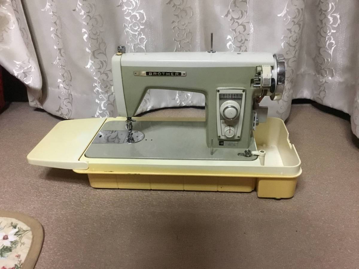 ブラザーミシン ケース付き 型番不明 (現状出品)