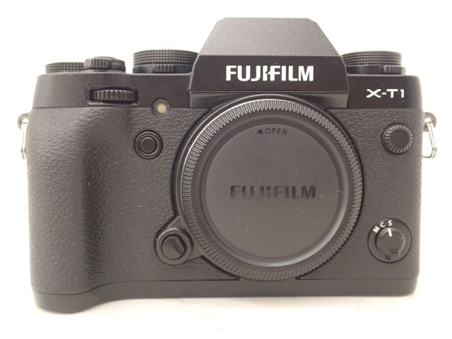 Nikon D200 ボディ + 標準ズームレンズセット (AF Nikkor 28-80mm f3.3