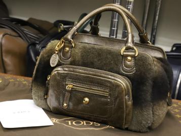 美品 トッズ TODS 最高級グラデーションラムムートンバッグ チャーム付き仔羊毛皮シアリングファーバッグ 保存袋 冊子付 本物保障 正規品