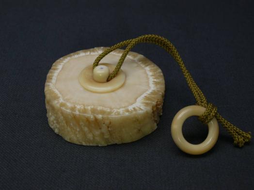 一角鯨 ウニコール 根付 饅頭根付 印籠 煙草入れ 堤物 矢立 一角獣 鯨