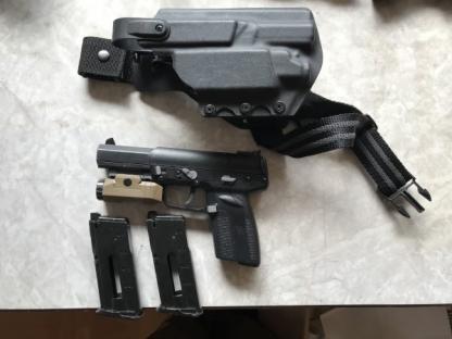最終値下げ　マルシン　FN 5-7 co2 予備マガジン・ホルスター付き　難あり マルシン FN 5-7 | co2 予備マガジン・ホルスター付き 難あり CO2