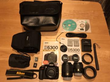 【超美品】NIKON 一眼レフカメラ D5300 AF-P ダブルズームキット Black 付属品＆おまけ多数で合計２３点