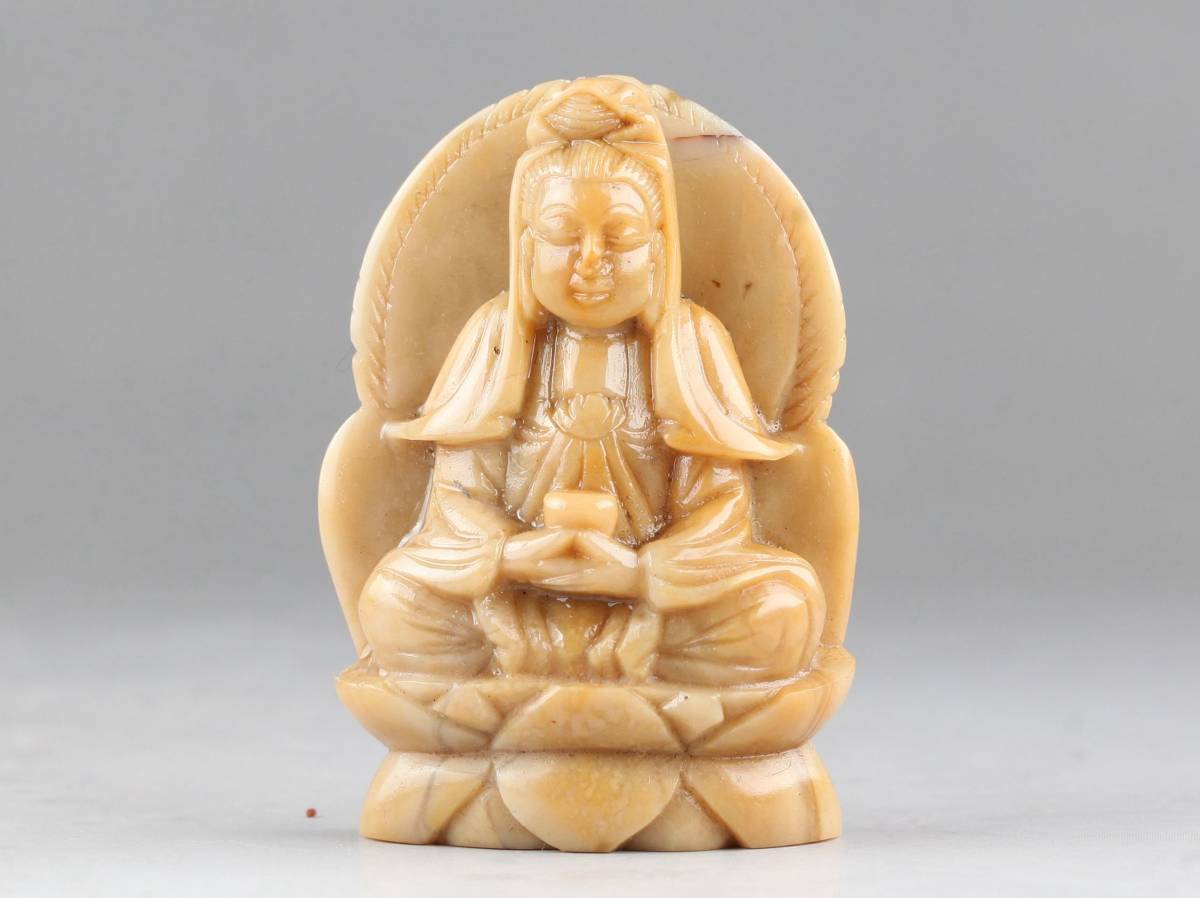 中国古美術 寿山石 田黄石 細密彫刻蓮花觀音 置物！直径4.3 cm、高さ6.2
