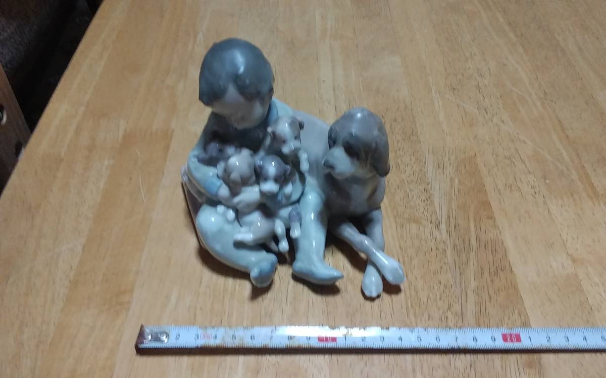 LLADRO リヤドロ 陶器 置物 オブジェ 犬と戯れる男の子 【公式通販】
