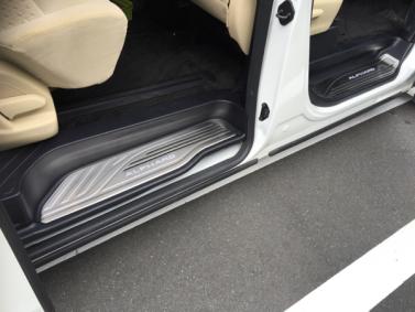 新型30系アルファード LEDスカッフプレート ステップガード プロテクター 傷防止 サイドステップガーニッシュ　前期　後期　