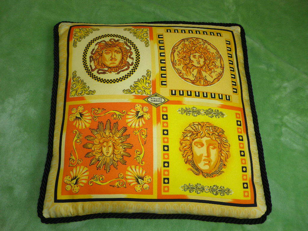 ヴェルサーチ 激レア 豪華 クッション VERSACE ゴージャス メデューサ