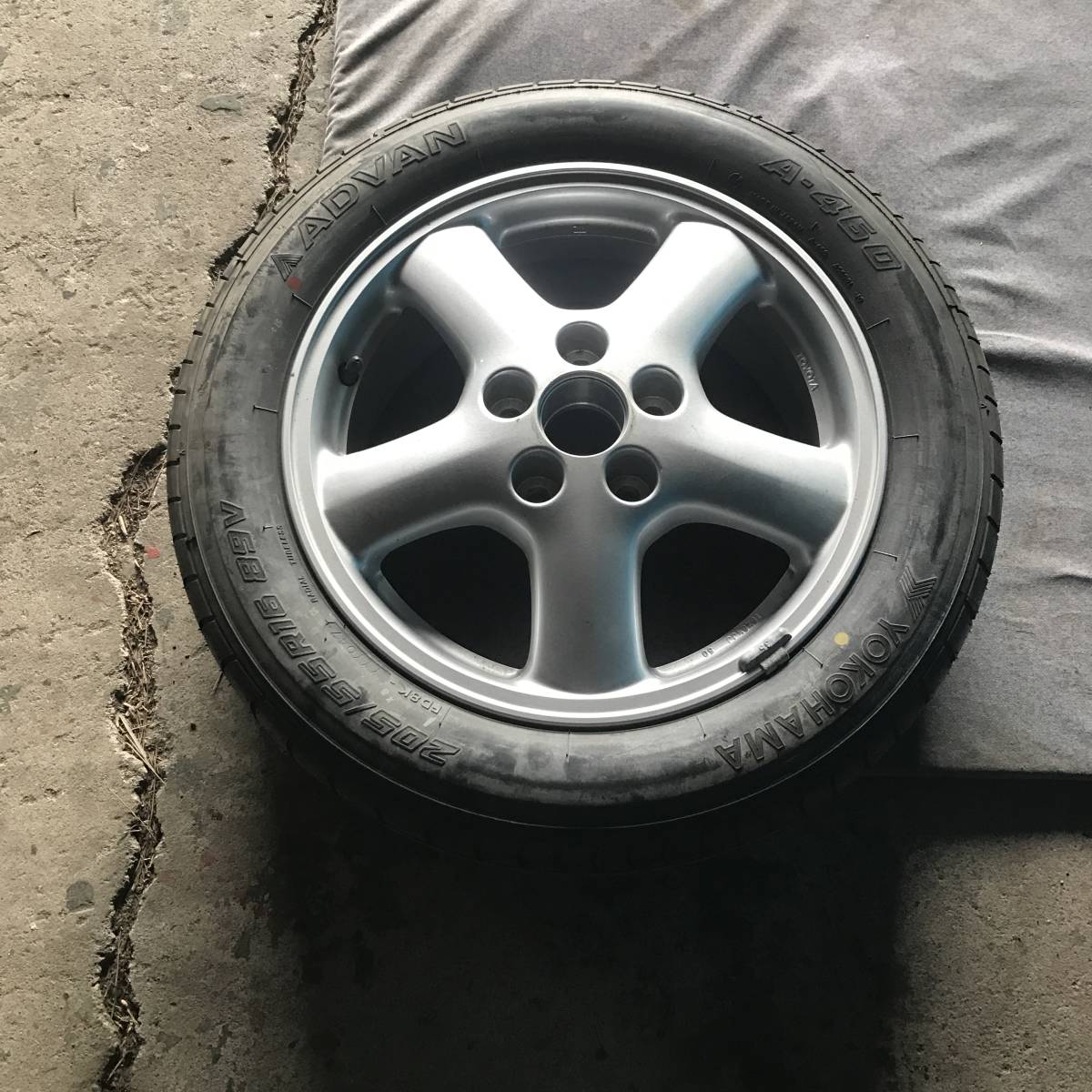 スペアタイヤ JZX100 1本 送料無料！ 中古品 トヨタ純正 ツアラー 2026