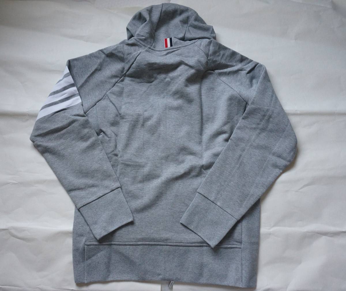 正規美品　THOM BROWNE トムブラウン パーカー　グレー　フーディー　スウェット　トリコロール