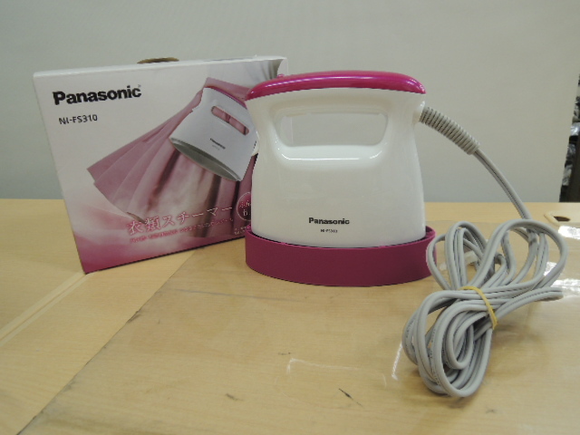 中古美品！Panasonic&frasl;衣類スチーマー&frasl;NI-FS310&frasl;2015年製&frasl;ピンク 衣類