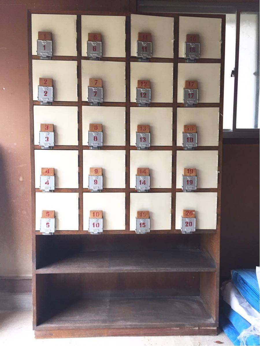 昭和レトロ ヴィンテージ 松竹錠付き 下駄箱 女湯用 銭湯 居酒屋 下足箱 棚 ロッカー 家具 店舗什器(店舗什器)|売買されたオークション ...