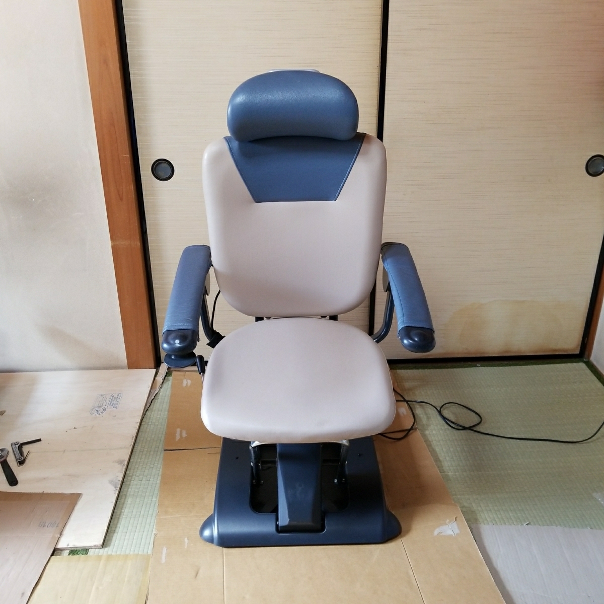 イトーキ 電動昇降椅子 アシストチェア らくっとー1 介護椅子 