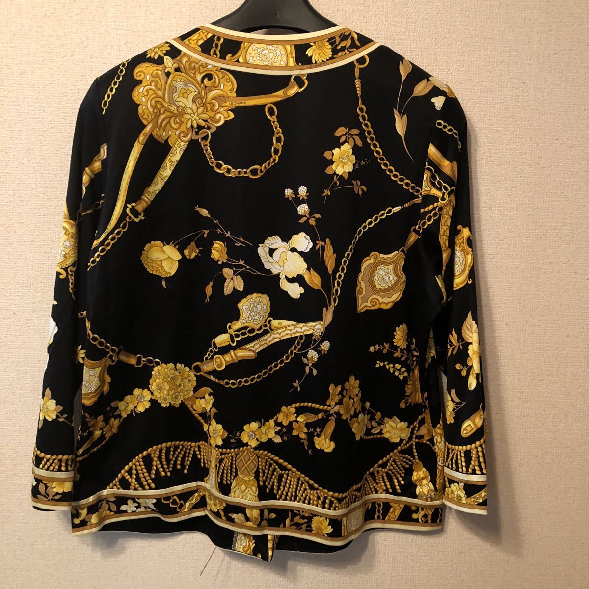 希少XL♡美品✨レオナール カーディガン トリム 金ボタン ペイズリー ブラウン カーディガン 花柄 レオナール シルク混 金ボタン トリム 日本製
