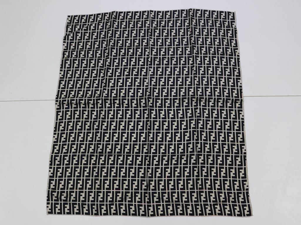  正規 フェンディ スカーフ 大判 シルク100% タグ有り レディース ズッカ柄 ブラック系 ニ874(フェンディ)｜売買されたオークション情報、yahooの商品情報をアーカイブ公開 - オークファン その他