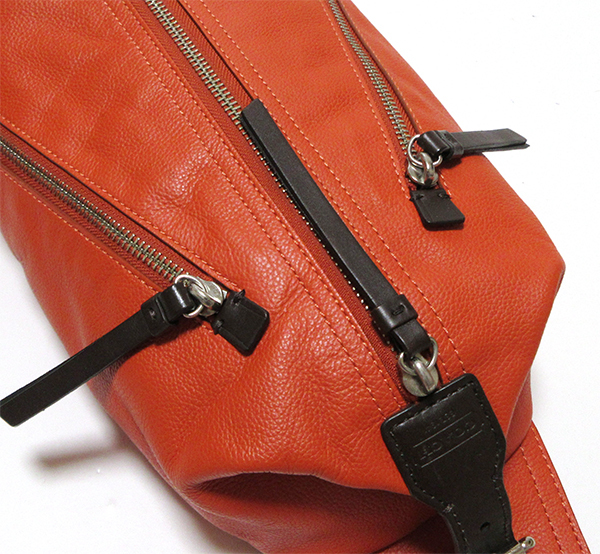 美品☆COACH／コーチ レザーボディバッグ トンプソン◇オレンジ 70360