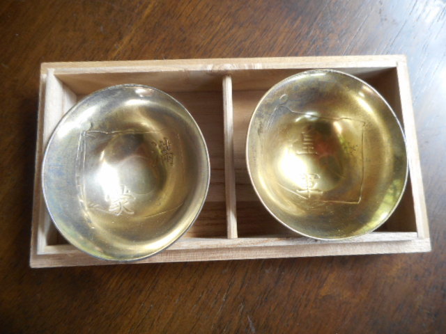 満州 皇軍兜盃 桐箱金杯2個入り 鉄兜桐箱のサイズ14 3×7.5×3.7