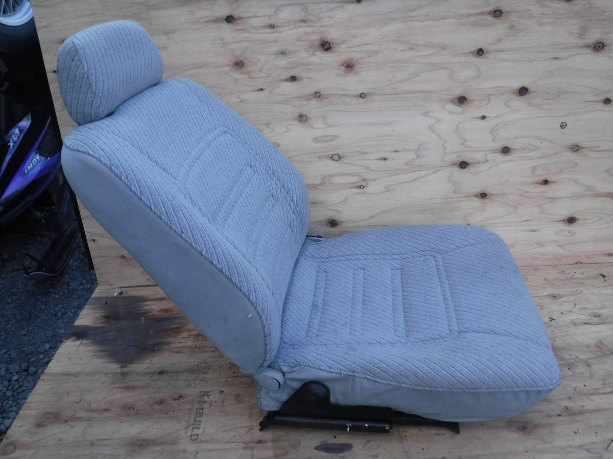 スカイライン HR30 S56年車 シート　椅子　左　助手席　 L20ターボ　5MT シルバー　ニューマン