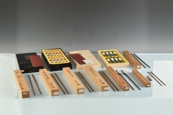 更にx8値下げ！金谷五郎三郎　内金張り錺鋳菓子器（箸付）＜1100010a72＞ B】16335 鳩居堂・金谷五郎三郎ほか 御香2箱・火箸7箱《条件付き送料
