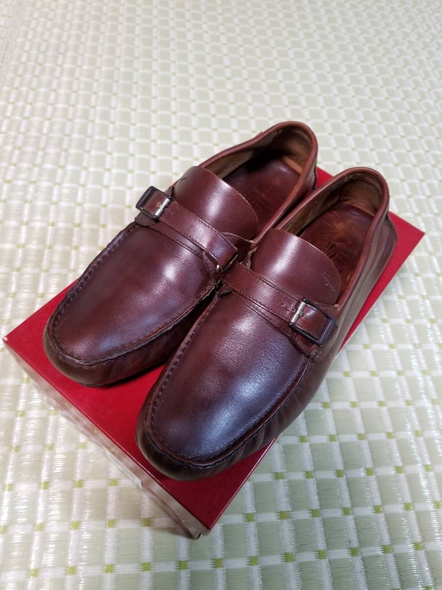  FERRAGAMO フェラガモ カーフレザー ドライビングシューズ ローファー 靴 サイズ8 26 26.5(男性用)｜売買されたオークション情報、yahooの商品情報をアーカイブ公開 - オークファン 靴