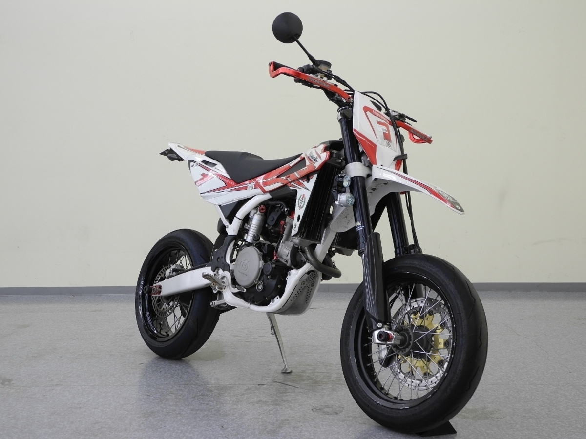驚きの破格値，大得価 ハスクバーナ SM250R 動画有 ローン可 5 800km カスタム車 Husqvarna 最落無し(ハスクバーナ)｜売買されたオークション情報、yahooの商品情報をアーカイブ公開 - オークファン ハスクバーナ