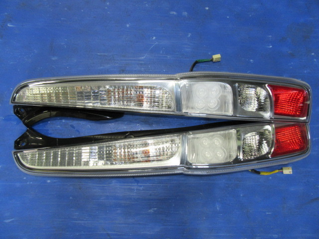 LA100S LA110S ムーブカスタム 前期 純正左右テールランプ LED
