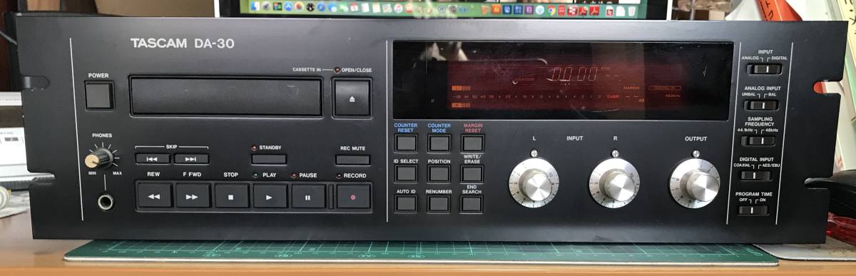 TASCAM DA-30 DA-30 - Tascam DAT-Recorder High-End Skill