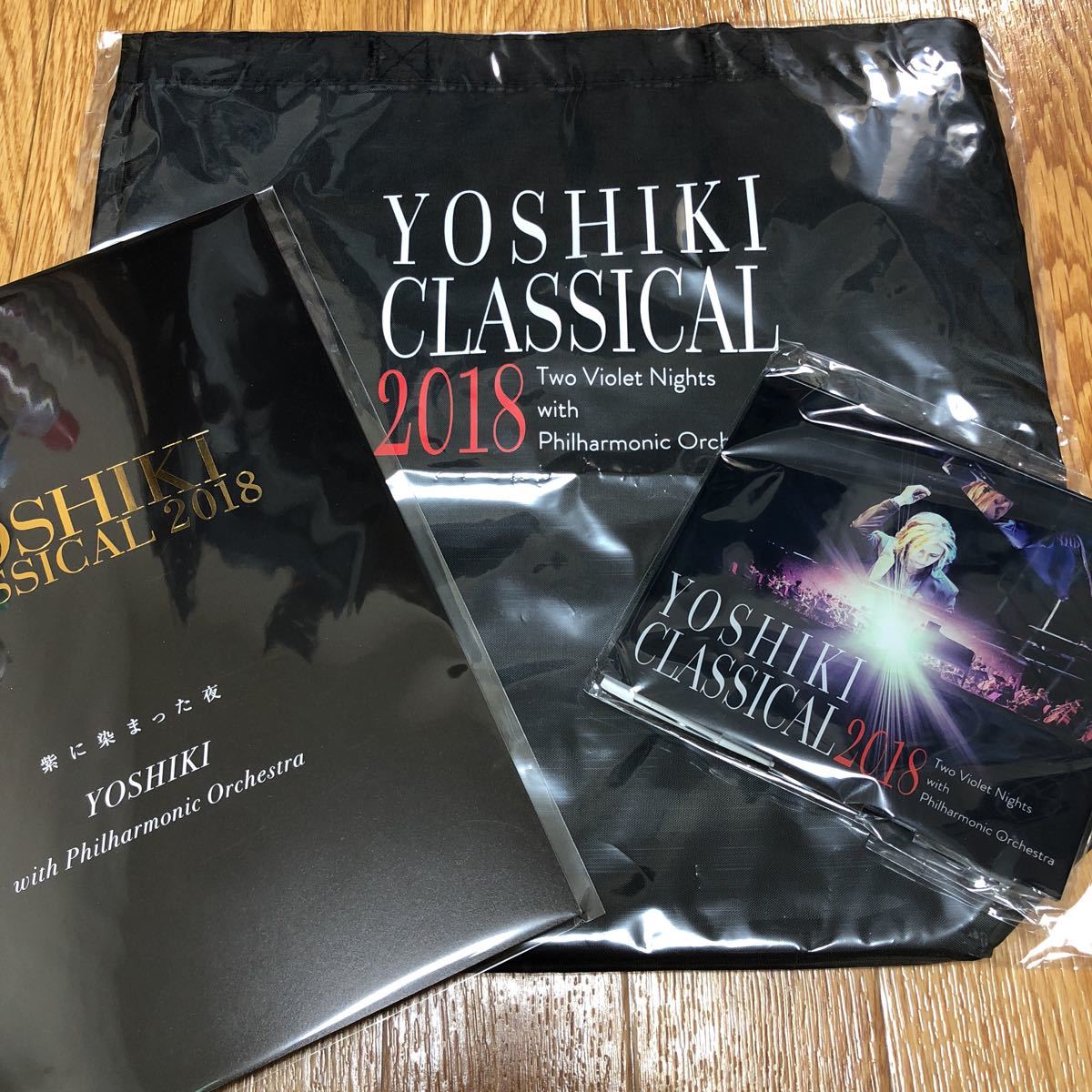 YOSHIKI classical ディスプレイスマホスタンド、パンフレット、トート