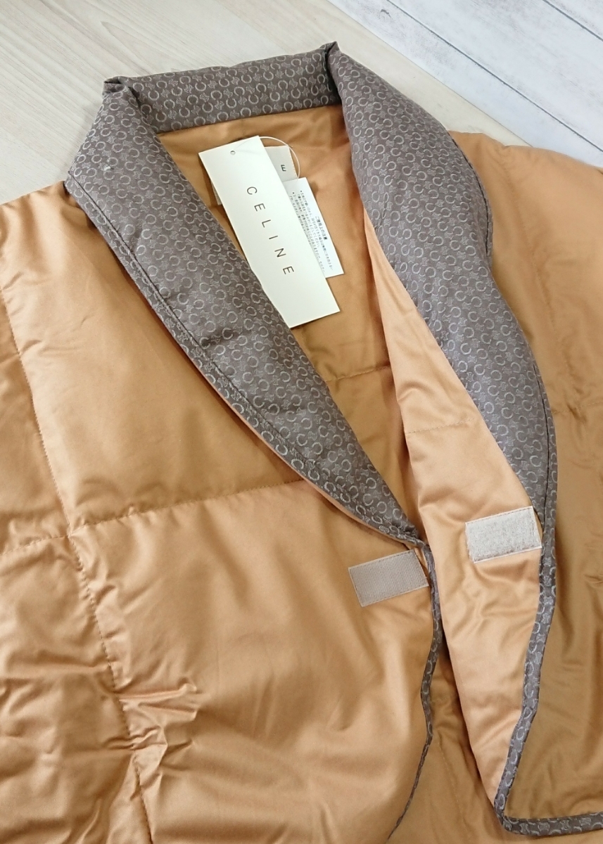 ☆新品 未使用 セリーヌ CELINE マカダム柄 羽毛肩当 暖かいダウン
