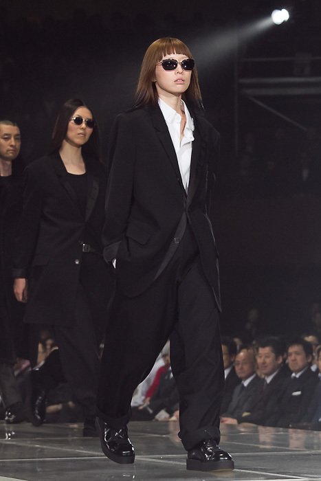 【大人気，最新作】 2010aw yohji yamamoto pour homme 黒 ウールギャバジン デザイン3釦 セットアップスーツ(テーラードジャケット、ブレザー)｜売買されたオークション情報、yahooの商品情報をアーカイブ公開 - オーク 男性用