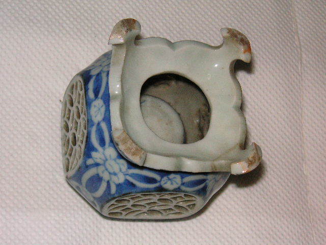 古伊万里　染付　透かし　七宝紋に鳥の図　盃台　E474AS-CGk 盃台 伊万里 七宝 透かし 古伊万里 染付 透かし 七宝紋に鳥の図 盃台