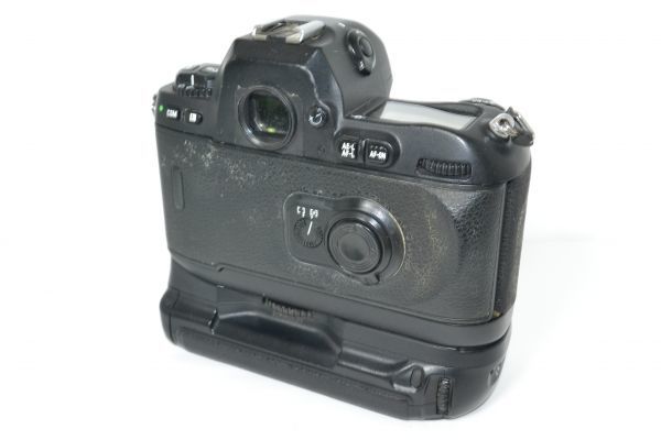 Nikon - F100 Yahoo!オークション ボディ F100／コンパクトなボディに