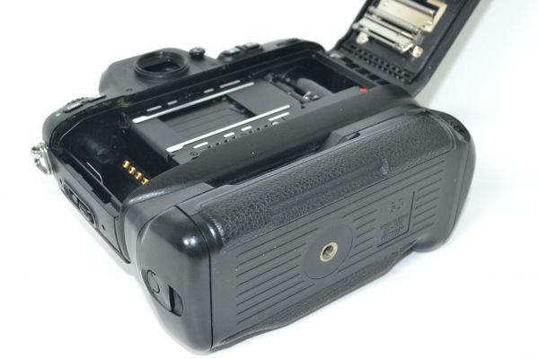 Nikon - F100 Yahoo!オークション ボディ F100／コンパクトなボディに