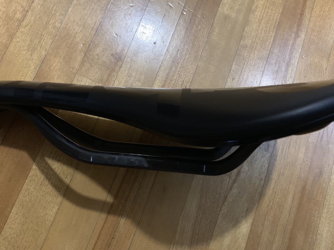 Fabric ファブリックScoop Flat Pro カーボンレール 【公式通販】