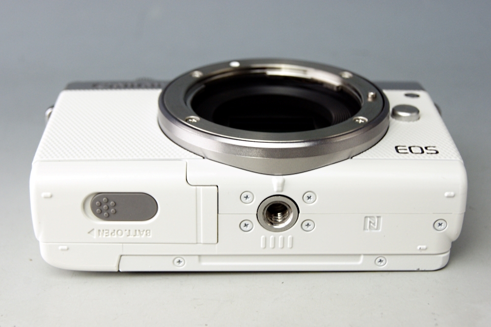 Canon EOS M100 EF-M15-45mmレンズキット ホワイト ☆キャノン CANON EOS M100 EF-M15-45 IS STM レンズキット ホワイト
