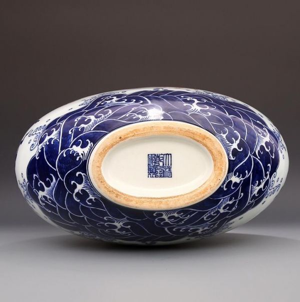 中国清乾隆年製銘双龍紋鍍金碗　官窯　唐物　古美術品　江戸　骨董　コレクション青磁 ◇御泓軒◇『清・乾隆年製款・古陶磁器・青花九龍紋杯・箱付』極細工