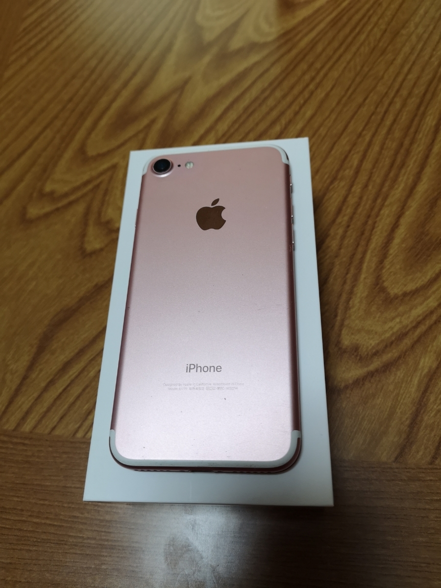 iPhone 7 256gb simフリー　箱&イヤホン付き_2