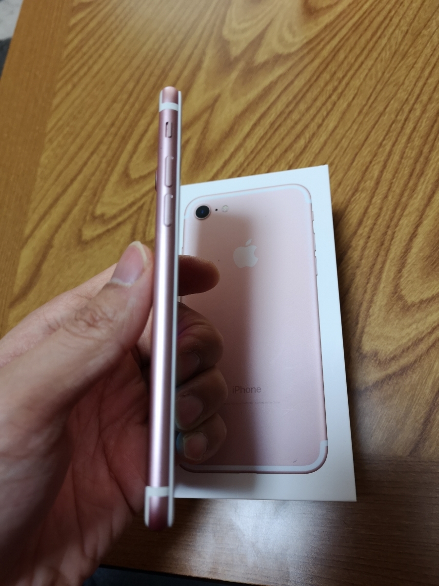iPhone 7 256gb simフリー　箱&イヤホン付き_4