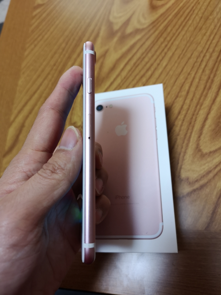 iPhone 7 256gb simフリー　箱&イヤホン付き_5