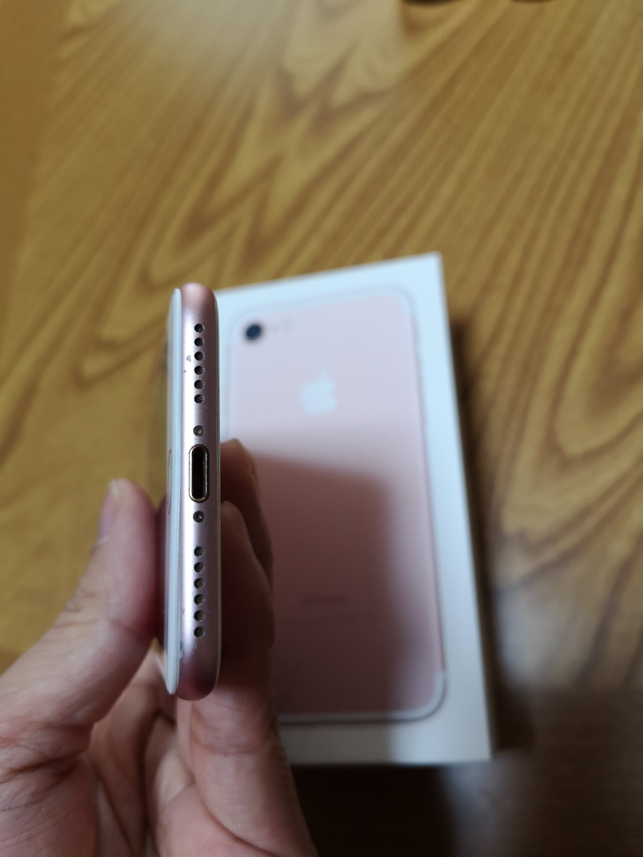 iPhone 7 256gb simフリー　箱&イヤホン付き_6