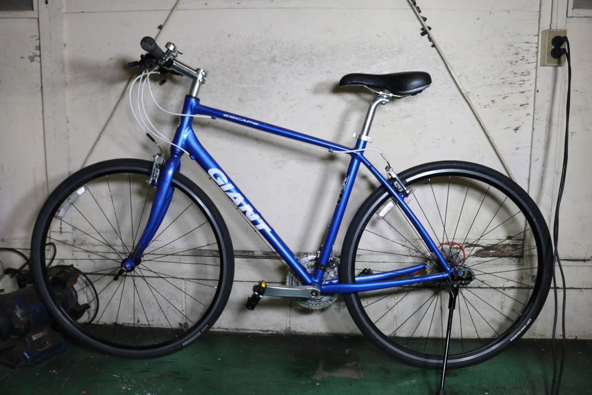 GIANT ESCAPE R3 700C アルミ 24速 470mm 白クロス 【公式通販】