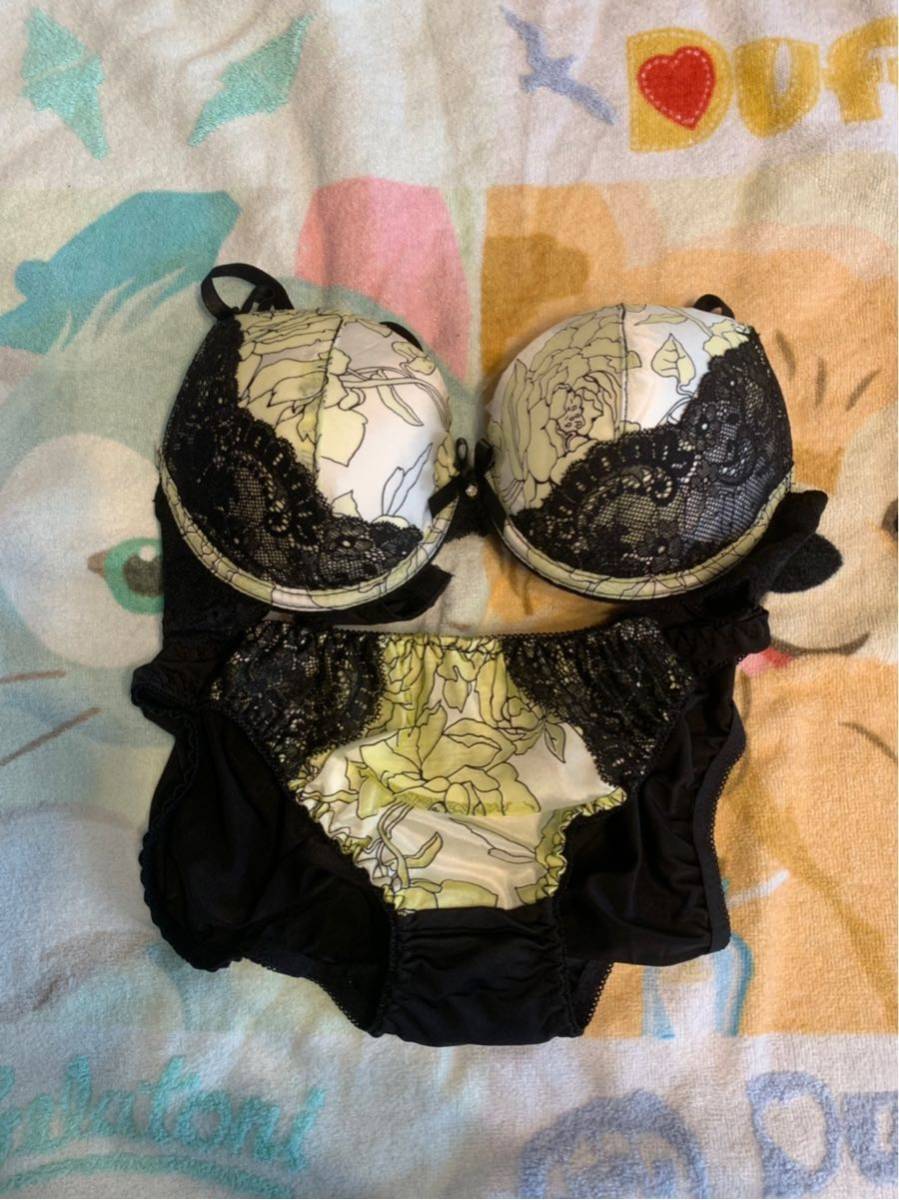 ワコール♪パルファージュ 【83G】 YE D75&ショーツL♪ リボンブラ