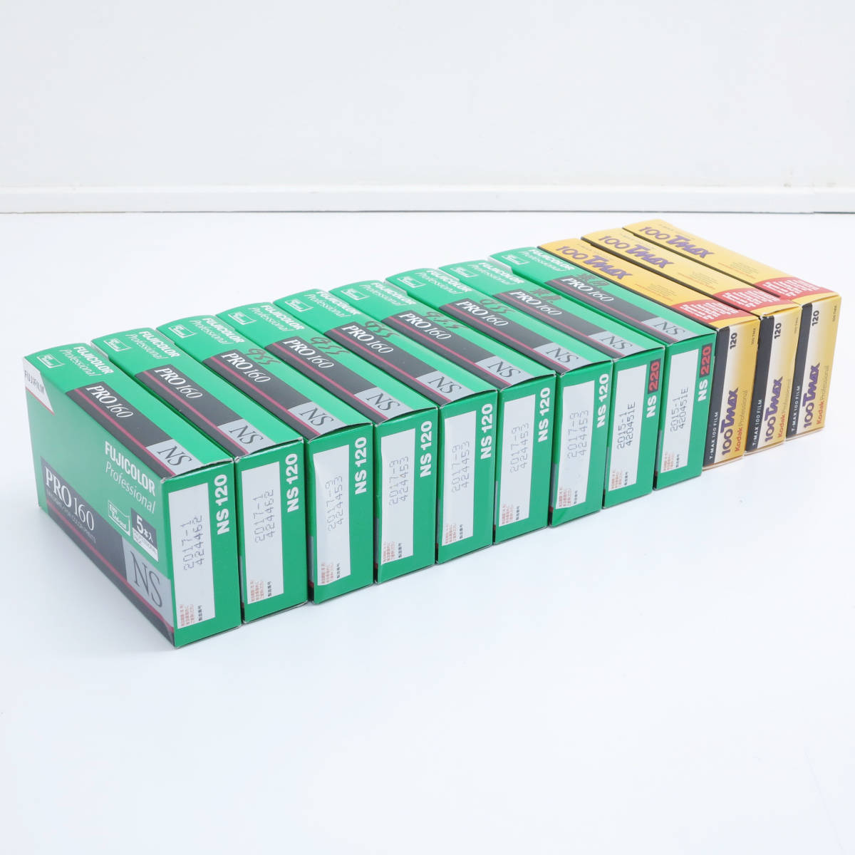 お買い得 未開封中判フィルム PRO 160NS×9箱 & コダック 100TMAX×3箱 / フジフィルム ハッセルブラッド ローライフレックス マミヤ
