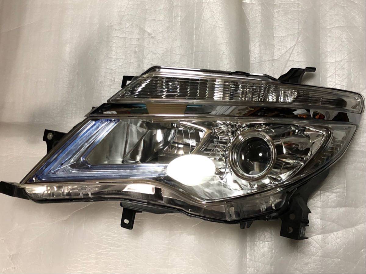 Nissan セレナC26 ヘッドライト　後期 C26後期セレナ左ヘッドライトLED