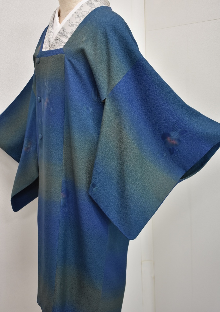 ご予約中です 未使用美品 礼装から紬まで 道行ロング丈 上質正絹紋意匠 茶&漆黒 銀座【E-2255】紋紗 道行コート 黒紫色 竪暈かしに花唐草の地紋 :身丈