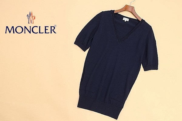 MONCLER モンクレール MAGLIONE TRICOT SCOLL A V ロゴワッペン付き Vネック ウールニット ネイビー D20919101800 969B4 ○MONCLER / モンクレール MAGLIONE TRICOT SCOLLO AV Vネック ロゴ