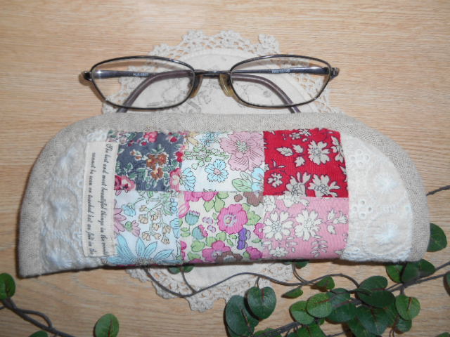 ハンドメイド　リバティパッチワーク　眼鏡ケース　縦型　ピンク_2