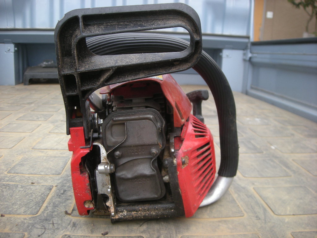 １円スタート！ゼノアチェーンソー G3401EZ 幹にぶつかり、潰れてしまいました・・エンジン掛かりません・・部品取りに完全ジャンク品扱い