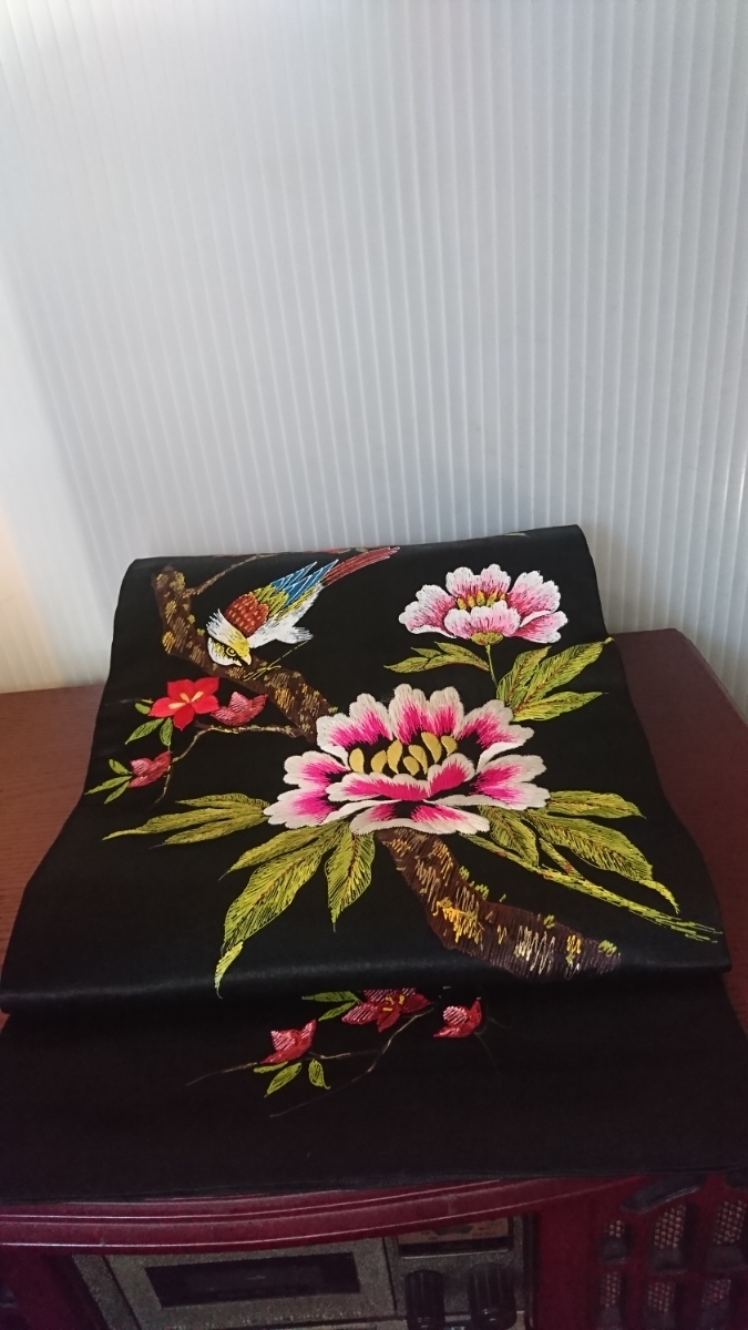 大正ロマン！ 黒繻子に刺繍風手描き＋手刺繍の花喰い鳥 アンティーク