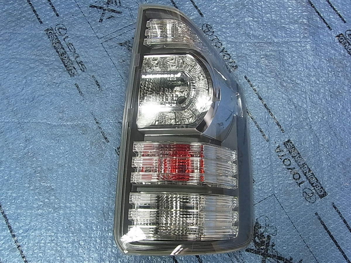 70系 ヴォクシー・ノア LED加工テールランプ クリア 2個セット パーツ